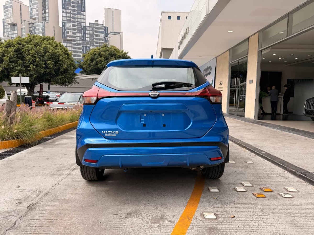 2025 Nissan Kicks 5p Play Advance L4/1.6 Aut