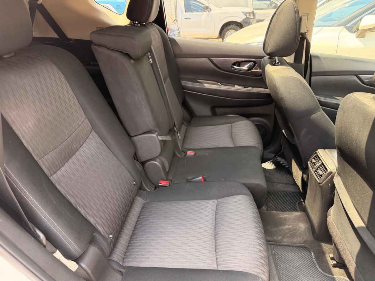 2022 Nissan X-Trail 5p Advance 3 L4/2.5 Aut Banca abatible