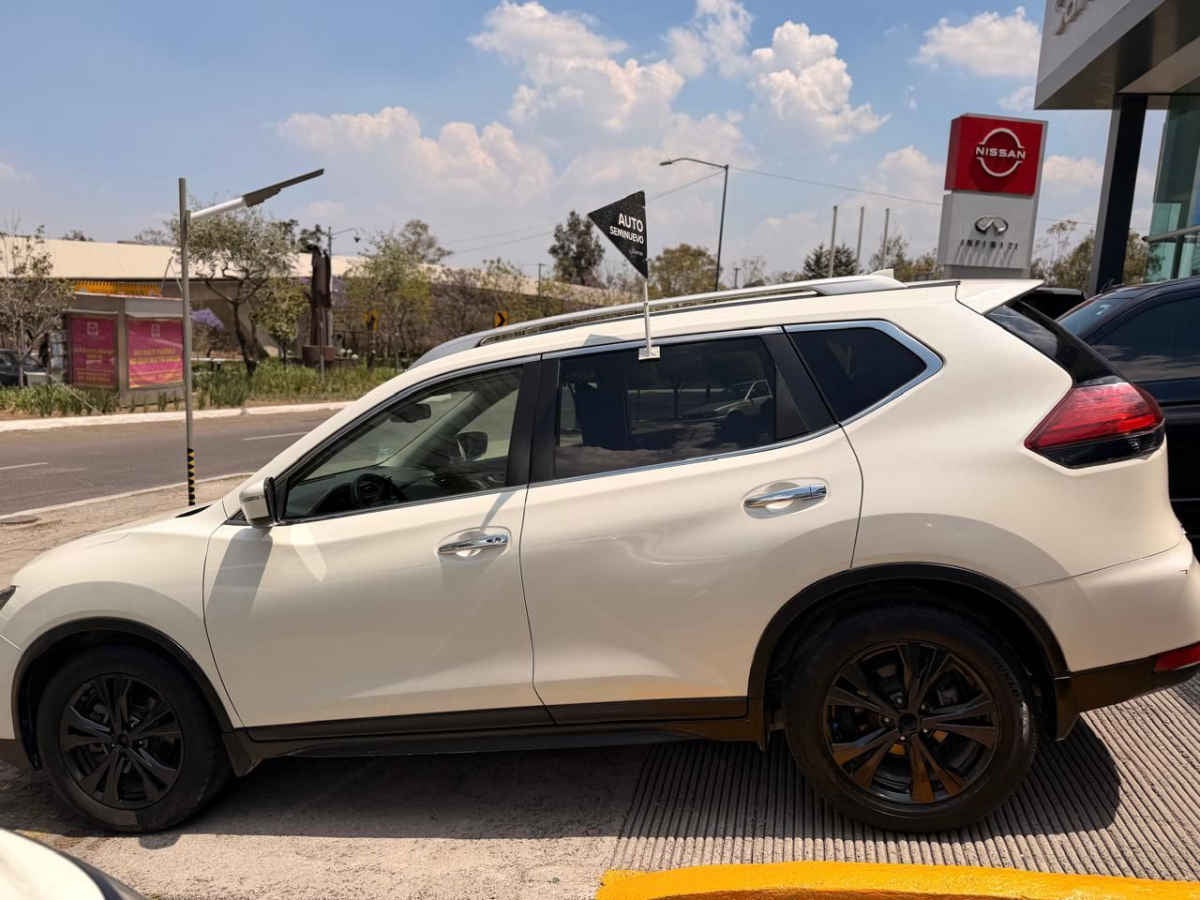 2022 Nissan X-Trail 5p Advance 3 L4/2.5 Aut Banca abatible