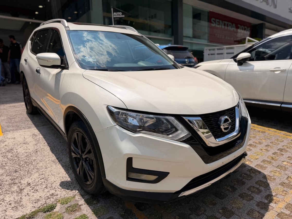 2022 Nissan X-Trail 5p Advance 3 L4/2.5 Aut Banca abatible